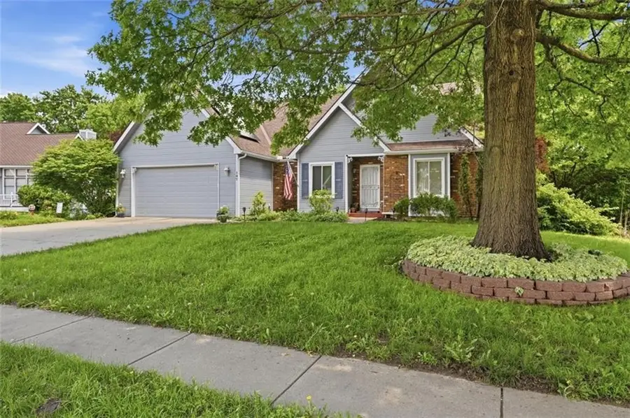 107 Willow Drive, Lansing, KS 66043 - #2