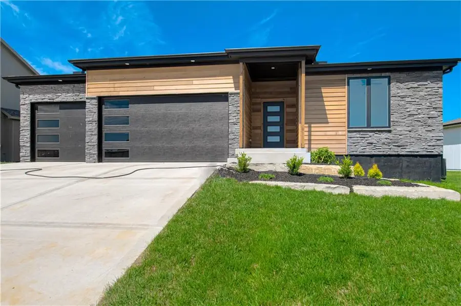 7604 N Gower Avenue, Kansas City, MO 64151 - #2