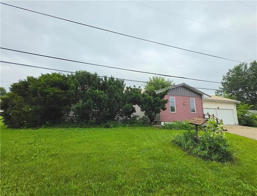 218 Warren Avenue, Garnett, KS 66032 - #1