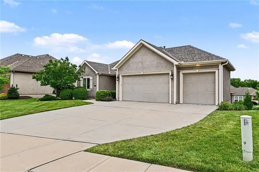10015 N Michigan Avenue, Kansas City, MO 64155 - #2