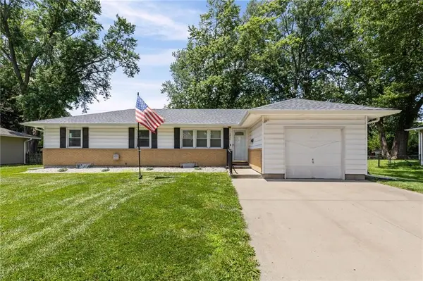 4826 Stearns Lane, Shawnee, KS 66203