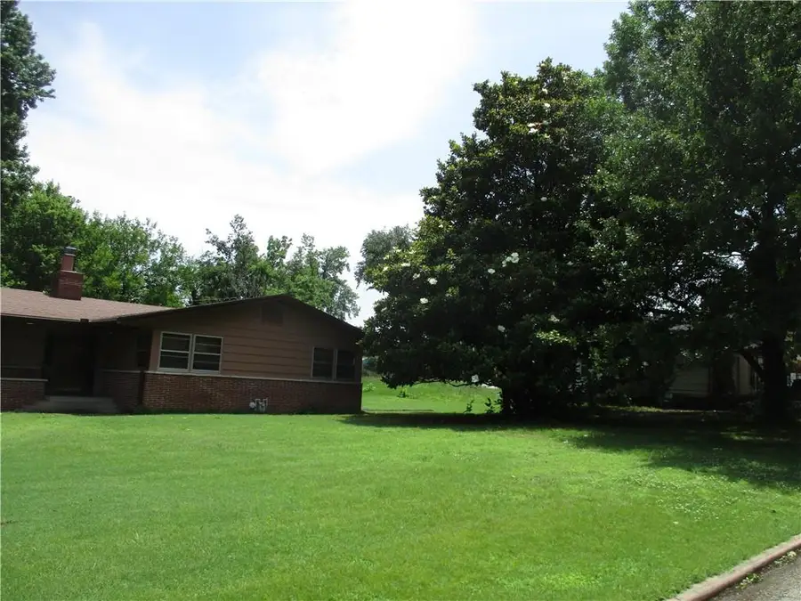 1816 Cherokee Avenue, Baxter Springs, KS 66713 - #3