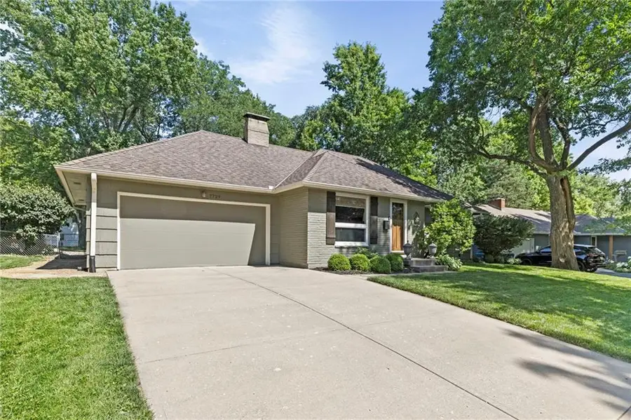 7729 Windsor Street, Prairie Village, KS 66208 - #2
