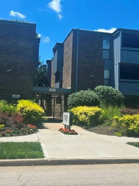 104 E 41 Street #6, Kansas City, MO 64111