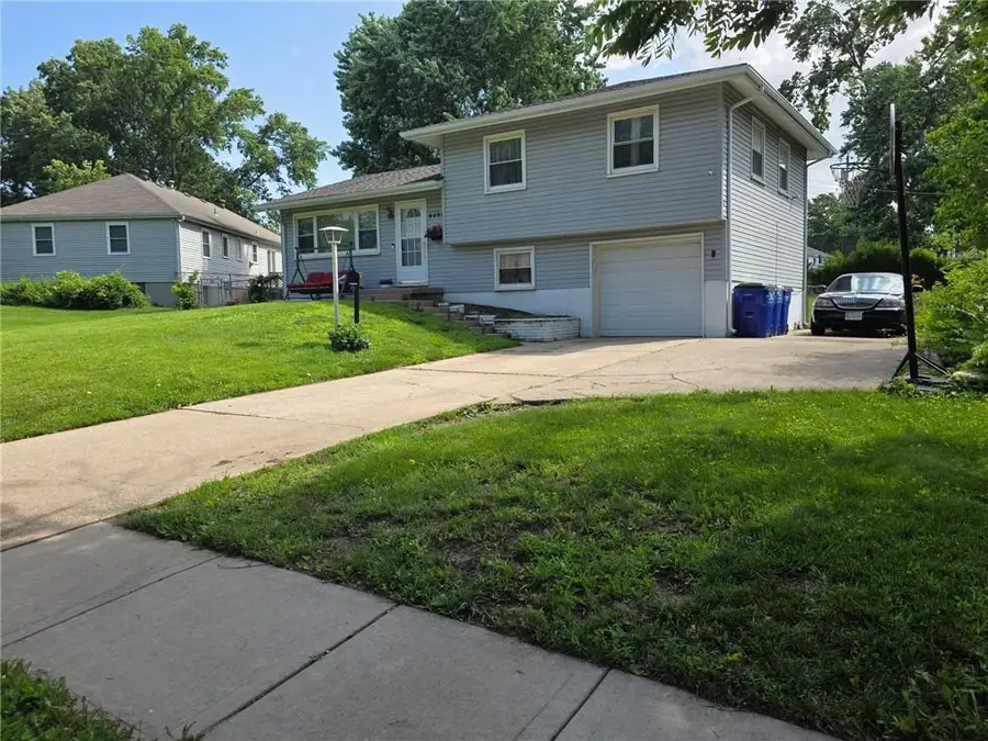 6509 N Bellefontaine Avenue, Gladstone, MO 64119 - #2