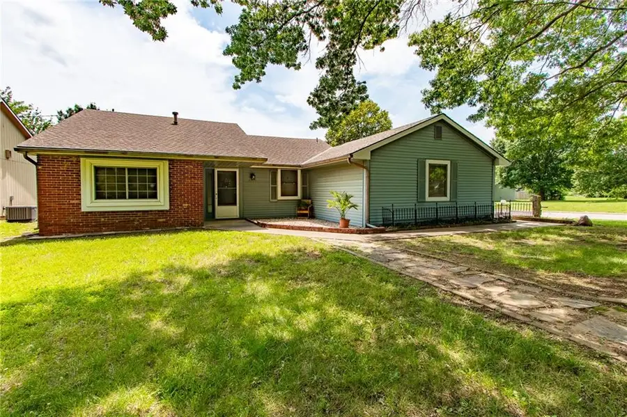 2475 Brookside Drive, Lawrence, KS 66047 - #2