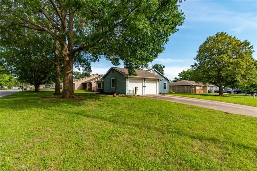 2475 Brookside Drive, Lawrence, KS 66047 - #3