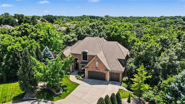 6104 Timberidge Court, Parkville, MO 64152