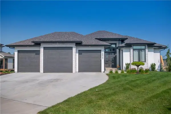 14622 Thousand Oaks Place Place, Parkville, MO 64152