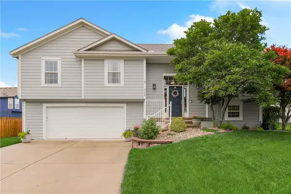 3208 SW Damon Lane, Lee's Summit, MO 64082
