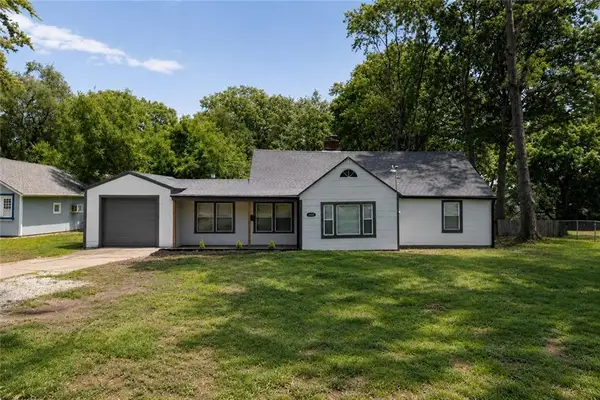 8005 Harris Avenue, Kansas City, MO 64138