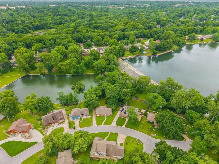 6832 Sterling Avenue, Raytown, MO 64133 - #2