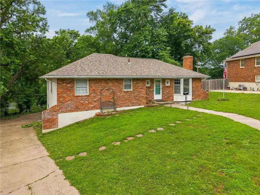 6832 Sterling Avenue, Raytown, MO 64133 - #3