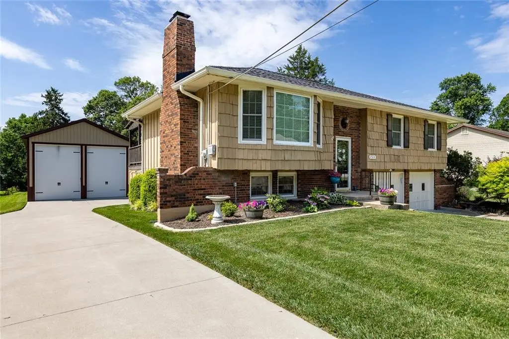 7513 W High Drive, Pleasant Valley, MO 64068 - #1