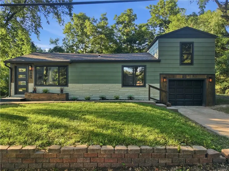 664 Doniphan Street, Leavenworth, KS 66048 - #3