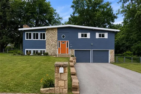 8021 Brookside Circle, Kansas City, KS 66109