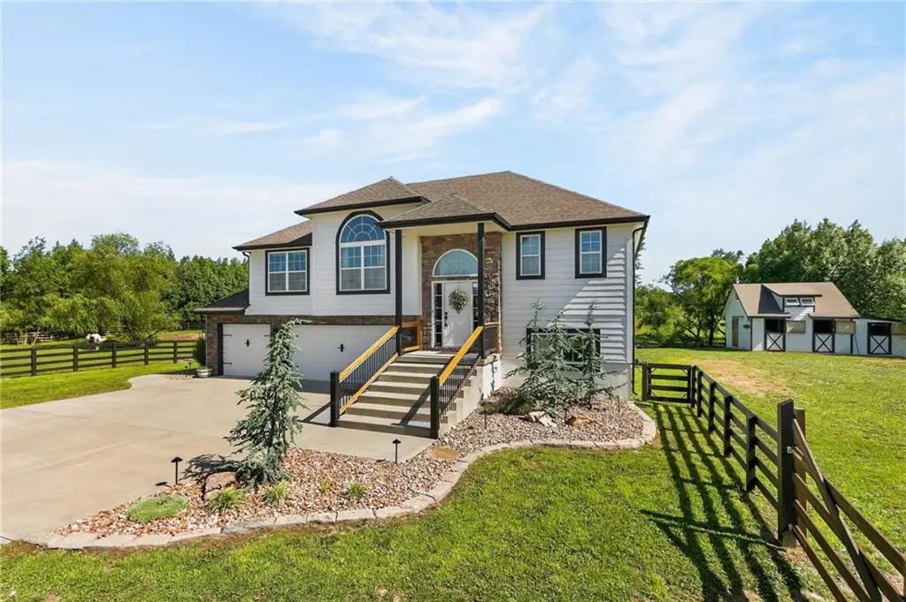 16956 Auburn Court, Bonner Springs, KS 66012 - #1