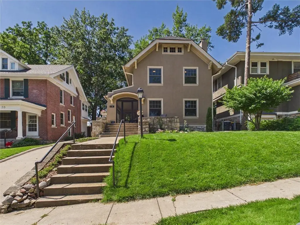 33 E 53rd Terrace, Kansas City, MO 64112 - #1