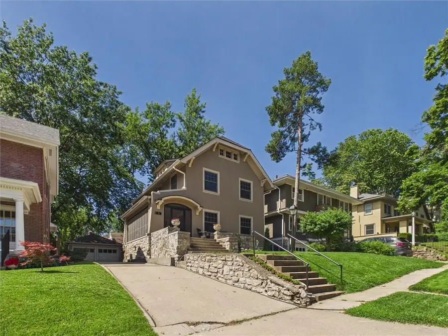 33 E 53rd Terrace, Kansas City, MO 64112 - #2