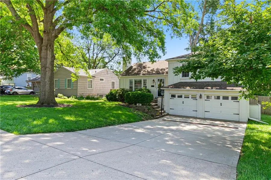 3813 W 79th Street, Prairie Village, KS 66208 - #3