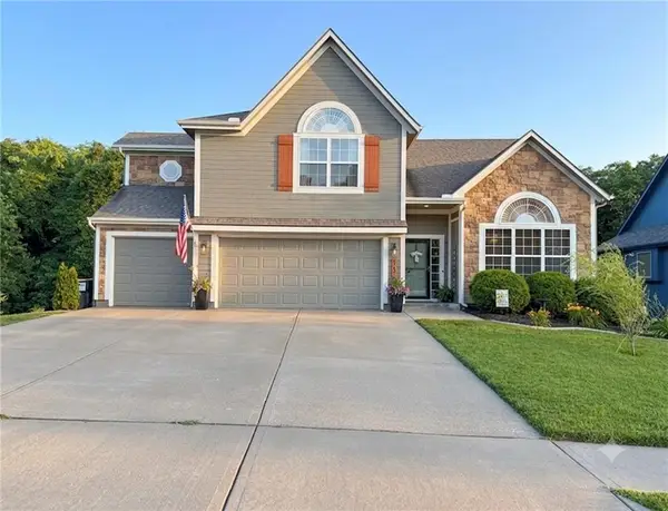 919 S 12th Street, Louisburg, KS 66053