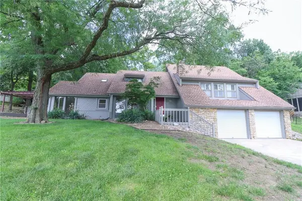 16015 Meadow Lane, Stilwell, KS 66085