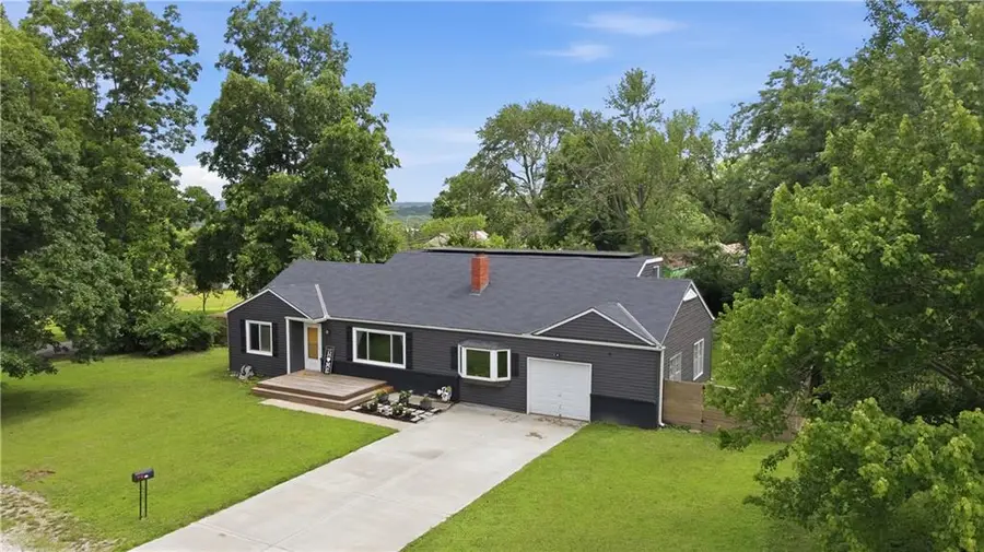 511 E 92nd Street, Kansas City, MO 64131 - #2