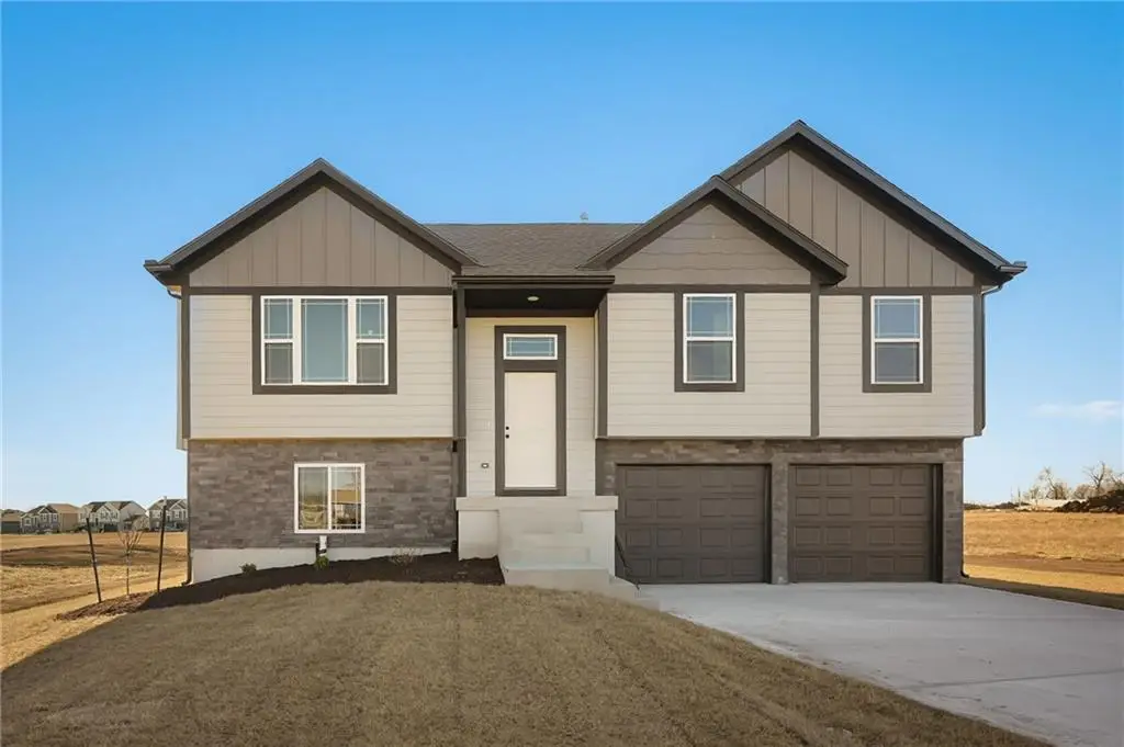 11208 207th Street, Peculiar, MO 64078 - #1