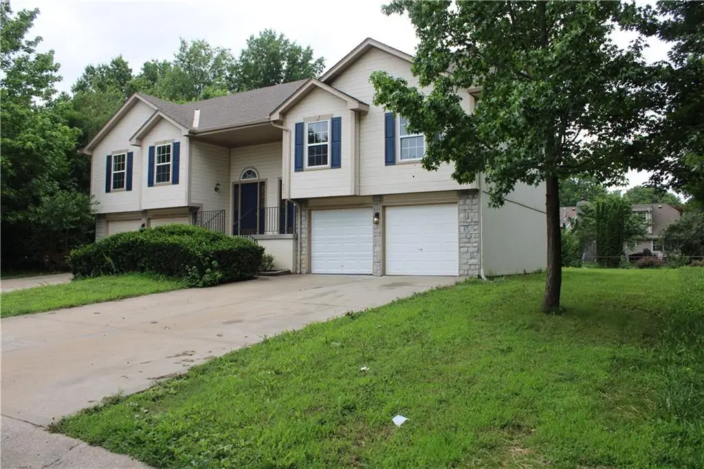 401-403 NW Highland Lane, Blue Springs, MO 64014 - #1