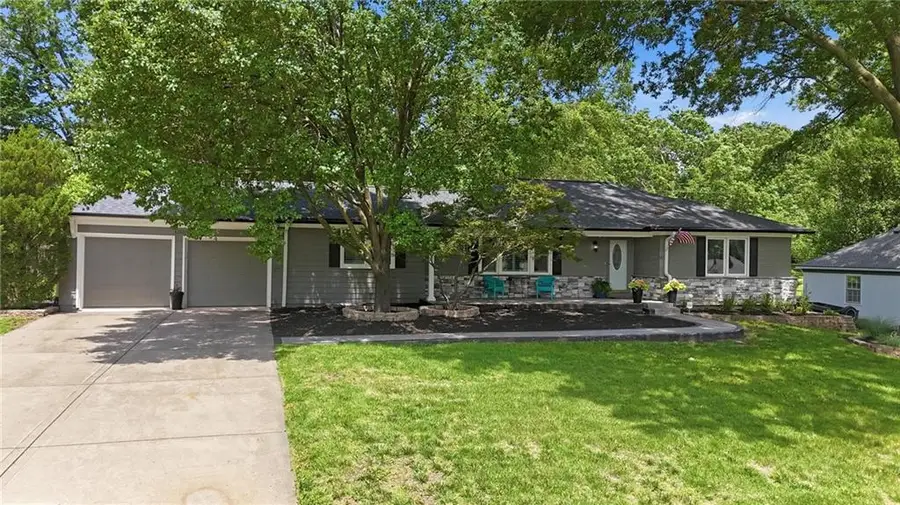 1216 W 97 Street, Kansas City, MO 64114 - #2