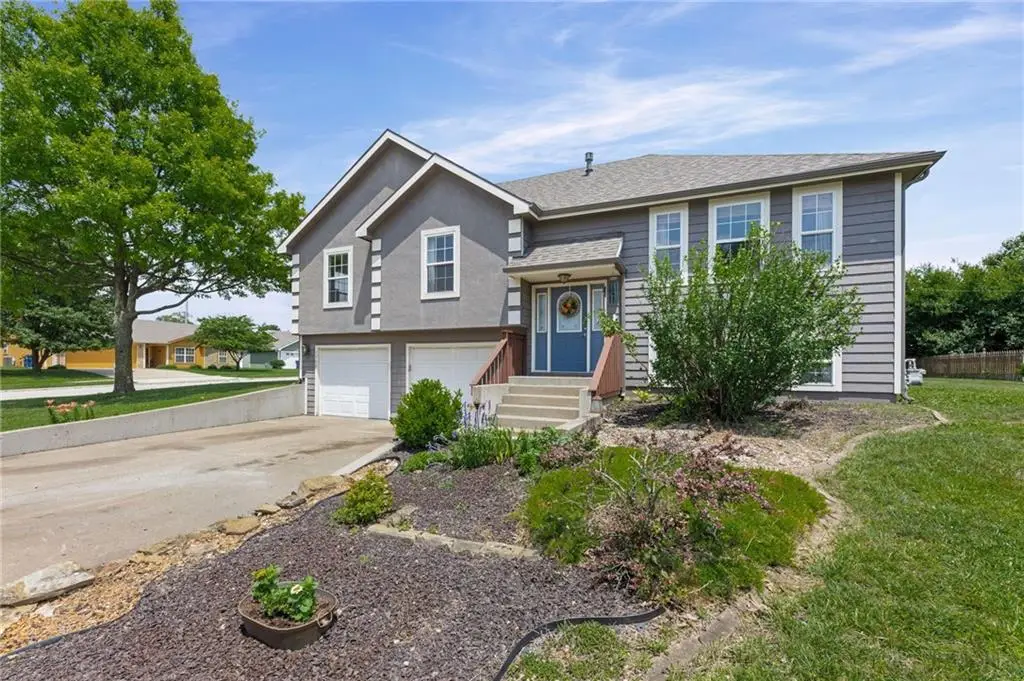 1303 S Bury Street, Tonganoxie, KS 66086 - #1