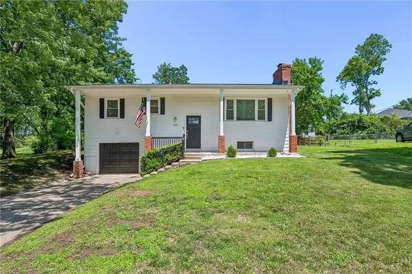 809 Lindenwood Lane, Liberty, MO 64068