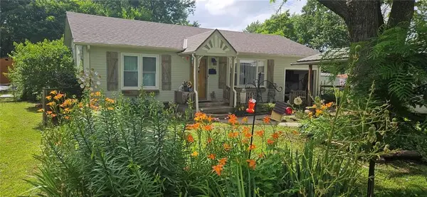 1302 S Market Street, Holden, MO 64040