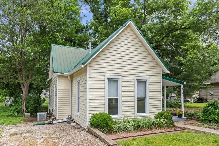 713 S Sycamore Street, Ottawa, KS 66067 - #2
