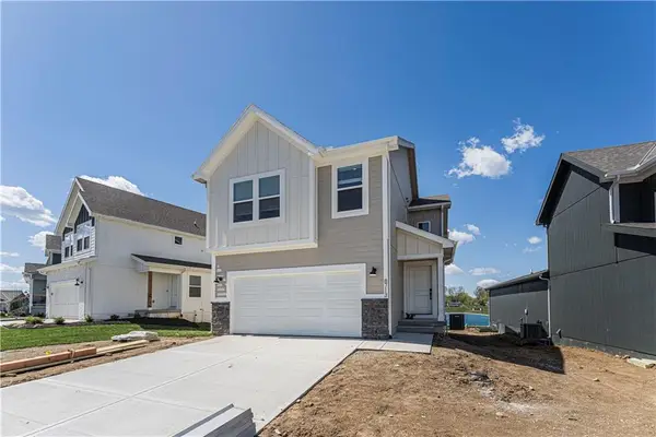 8806 SW 10th Street, Blue Springs, MO 64064