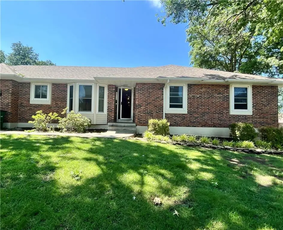 617 W Maple Street, Raymore, MO 64083 - #1