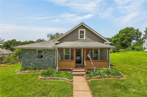 918 N Claremont Street, Sugar Creek, MO 64054