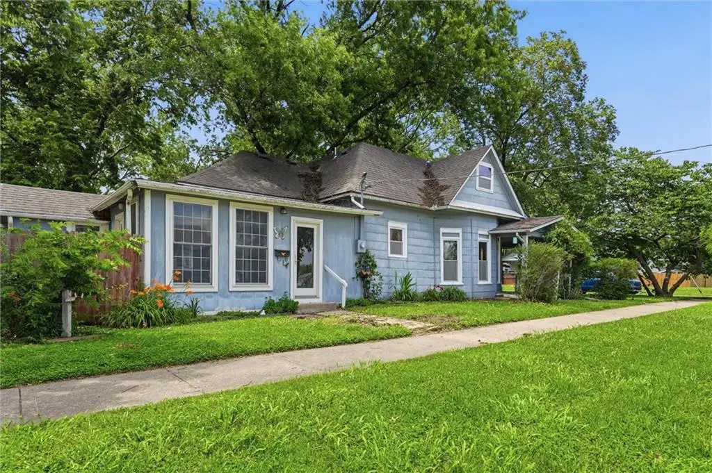 901 Pacific Avenue, Osawatomie, KS 66064 - #1