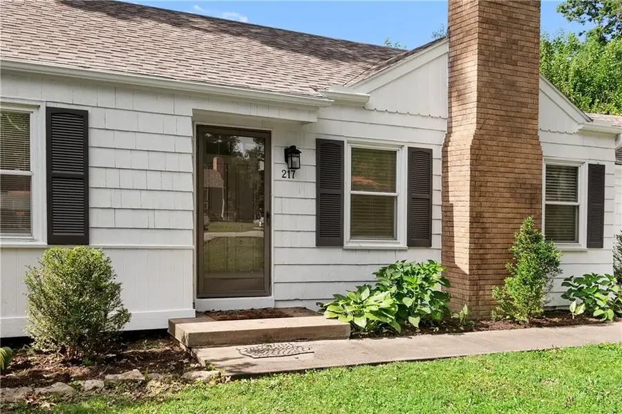 217 W 96th Terrace, Kansas City, MO 64114 - #3