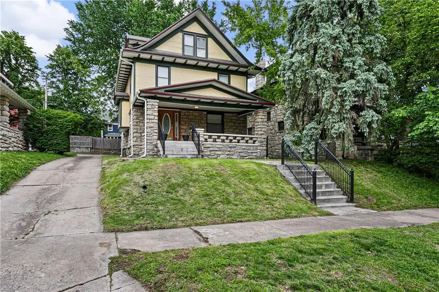 3527 Kenwood Avenue, Kansas City, MO 64109 - #2