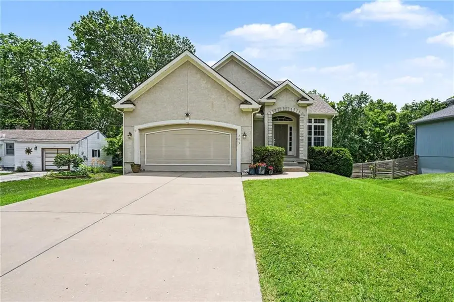 703 E 109th Street, Kansas City, MO 64131 - #2