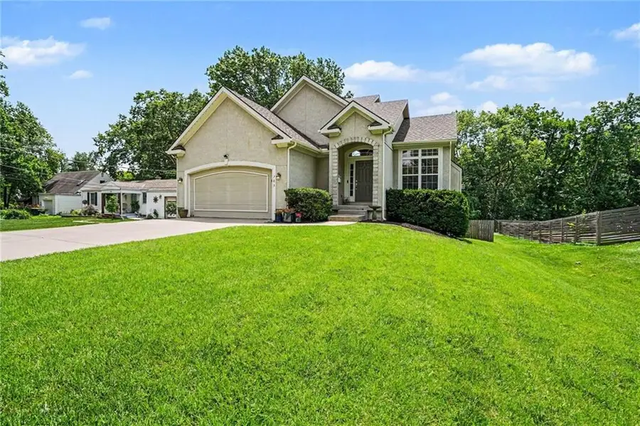 703 E 109th Street, Kansas City, MO 64131 - #3