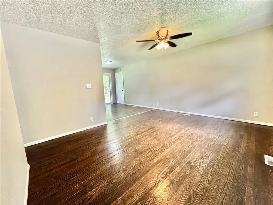 902 Ute Street, Independence, MO 64056 - #3