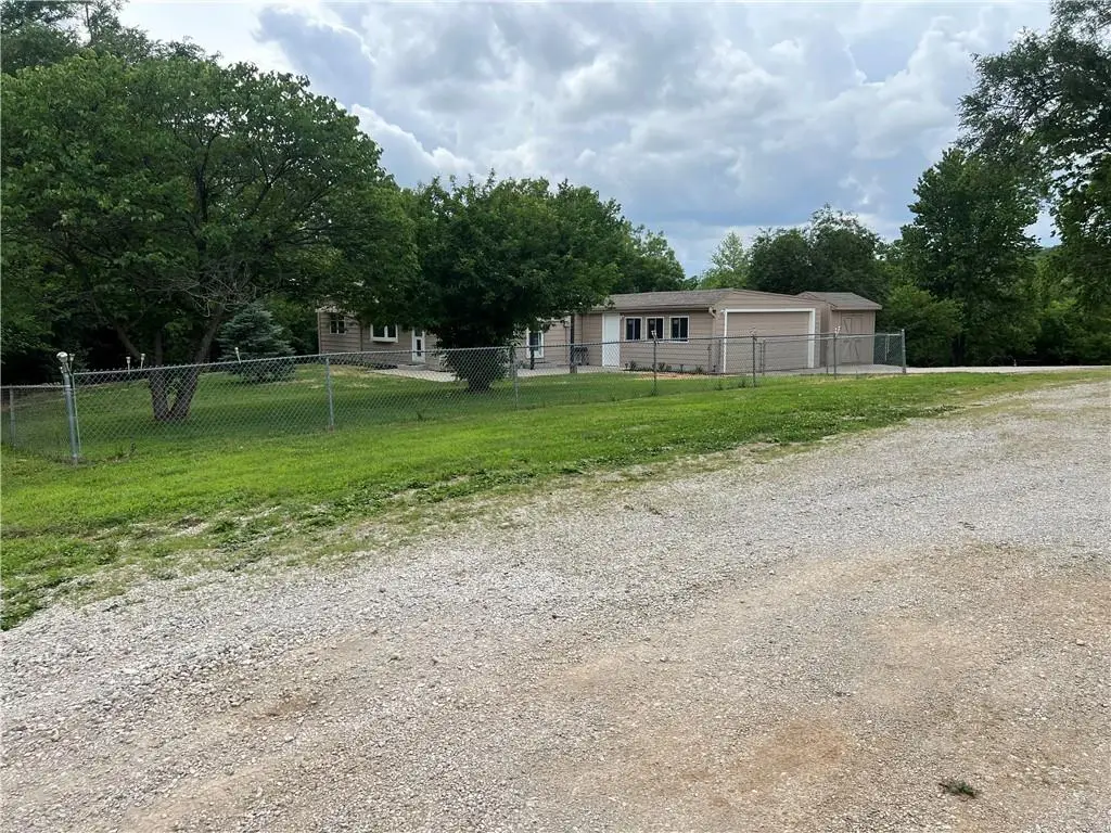 2010 E 129th Street, Kansas City, MO 64146 - #1