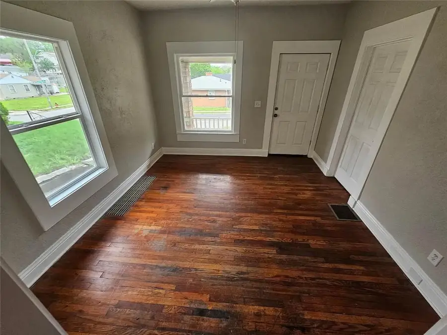6405 Peery Avenue, Kansas City, MO 64126 - #3