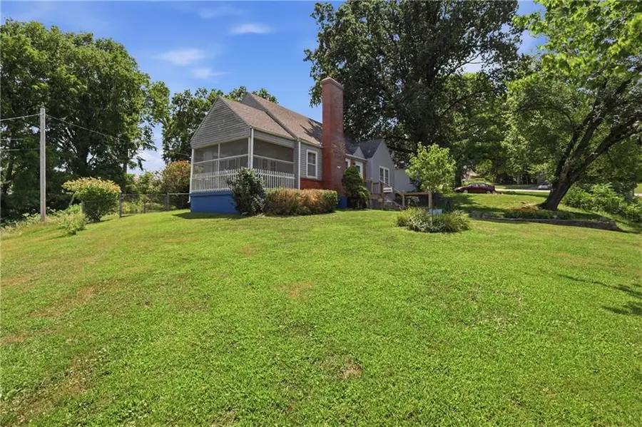 5341 N Spruce Avenue, Kansas City, MO 64119 - #2