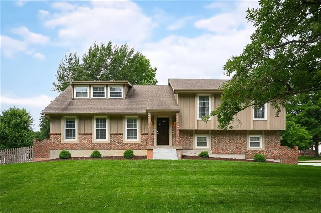 500 NE Clubhouse Drive, Lees Summit, MO 64086 - #1