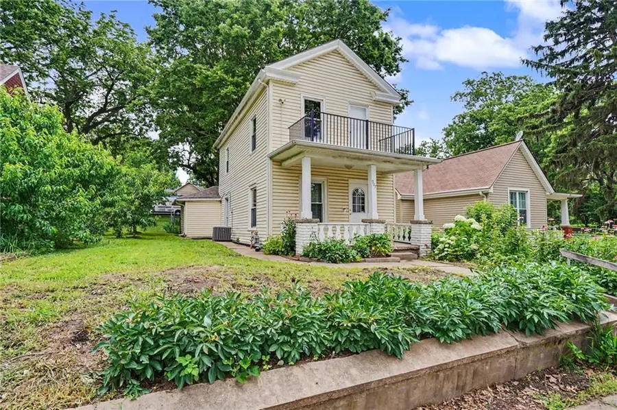 907 N Broadway Street, Leavenworth, KS 66048 - #3