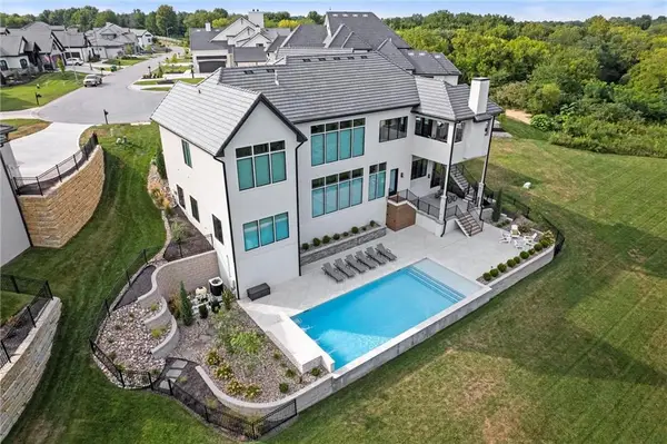 7390 N National Drive, Parkville, MO 64152