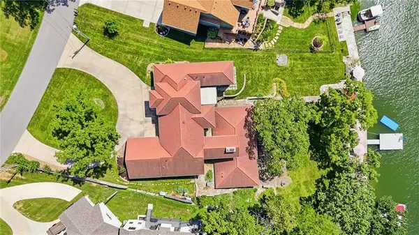 7810 NW Scenic Drive, Weatherby Lake, MO 64152